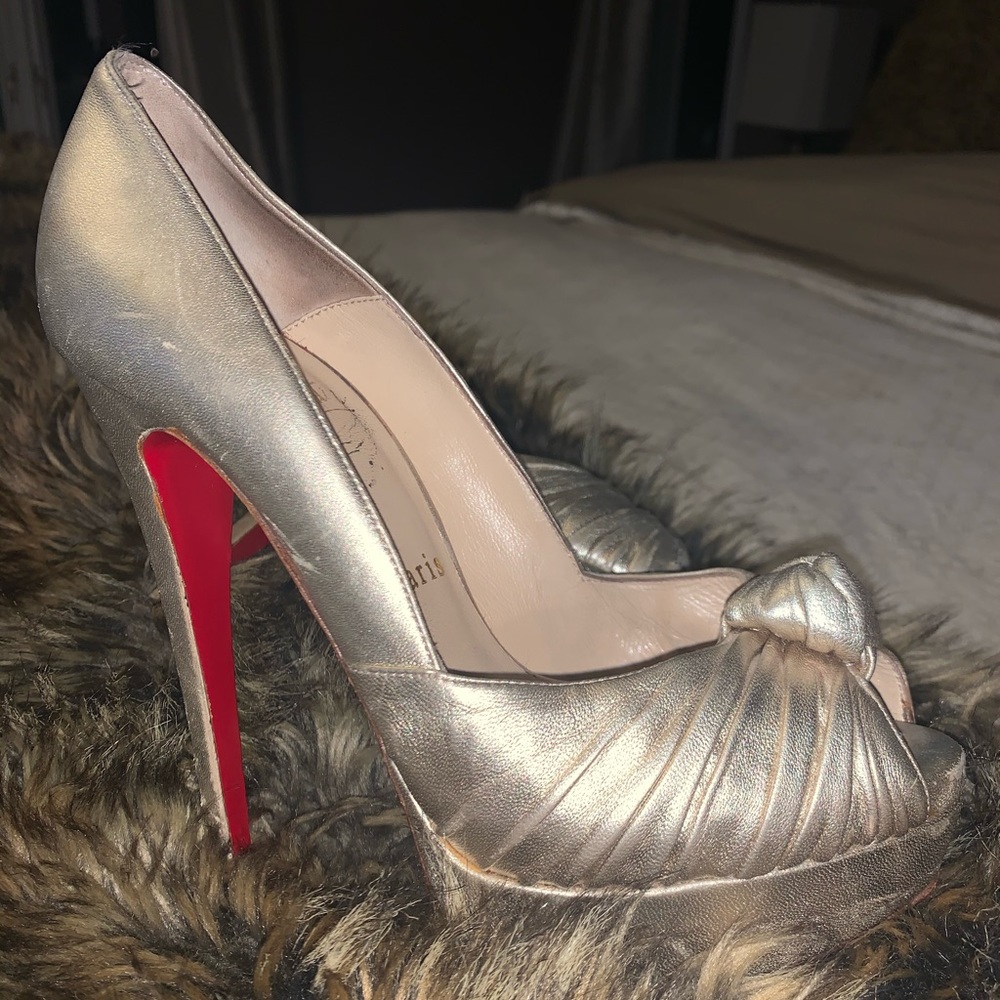 Gold Metallic Fabric Knotted 39 Pumps